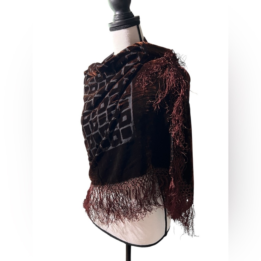 Beautiful Copper Brown and Black Geometric Shawl with Fringe, approx. 54”x51” - Picture 3 of 9
